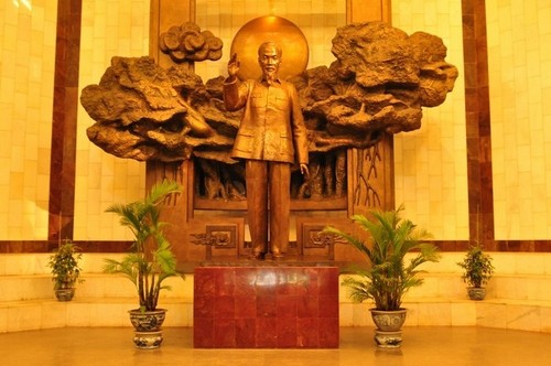 Ho Chi Minh Museum-a treasury of Uncle Ho memorabilia - ảnh 1